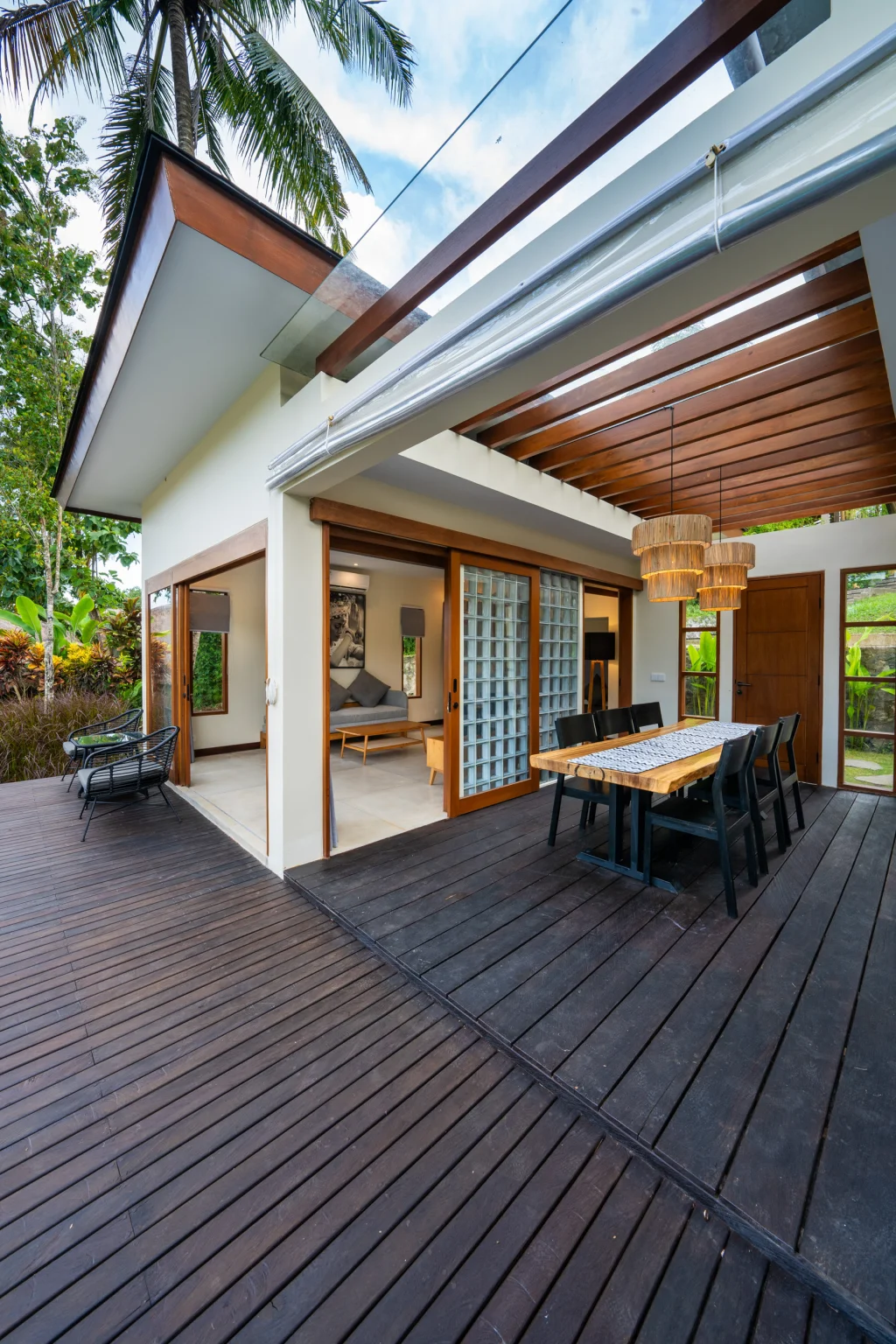 Eveuss Villa outdoor deck