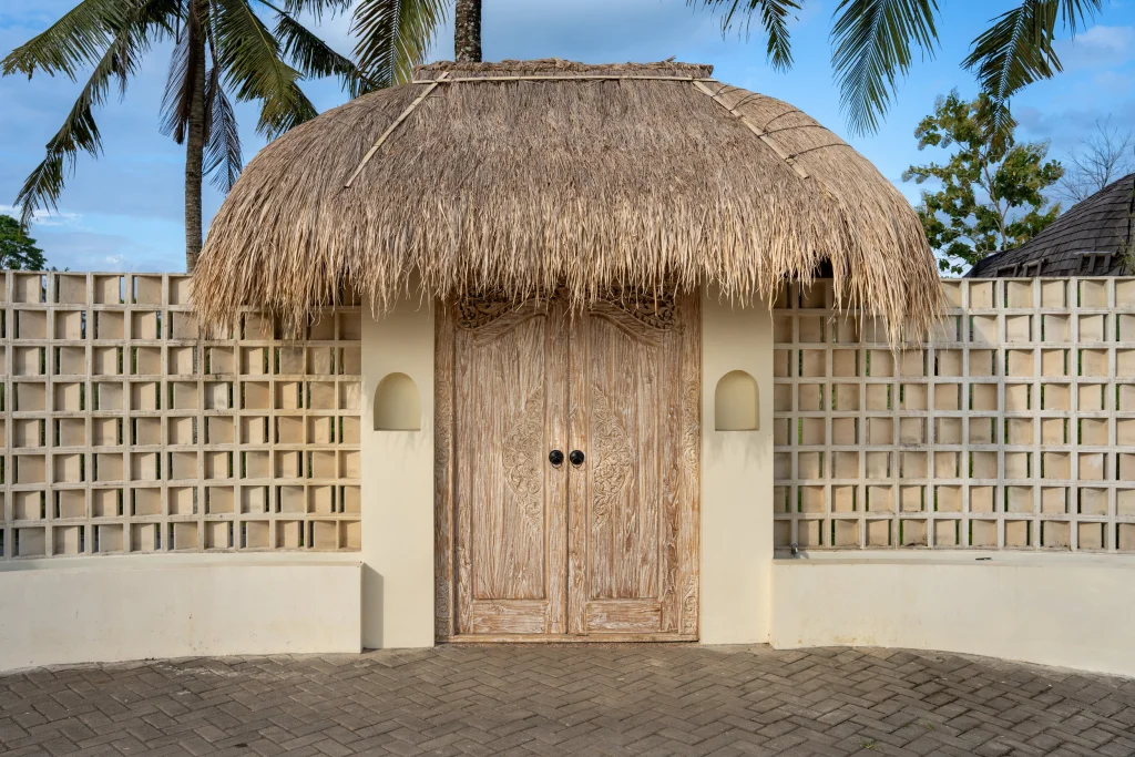 Eveuss Villa gate and tropical greenery