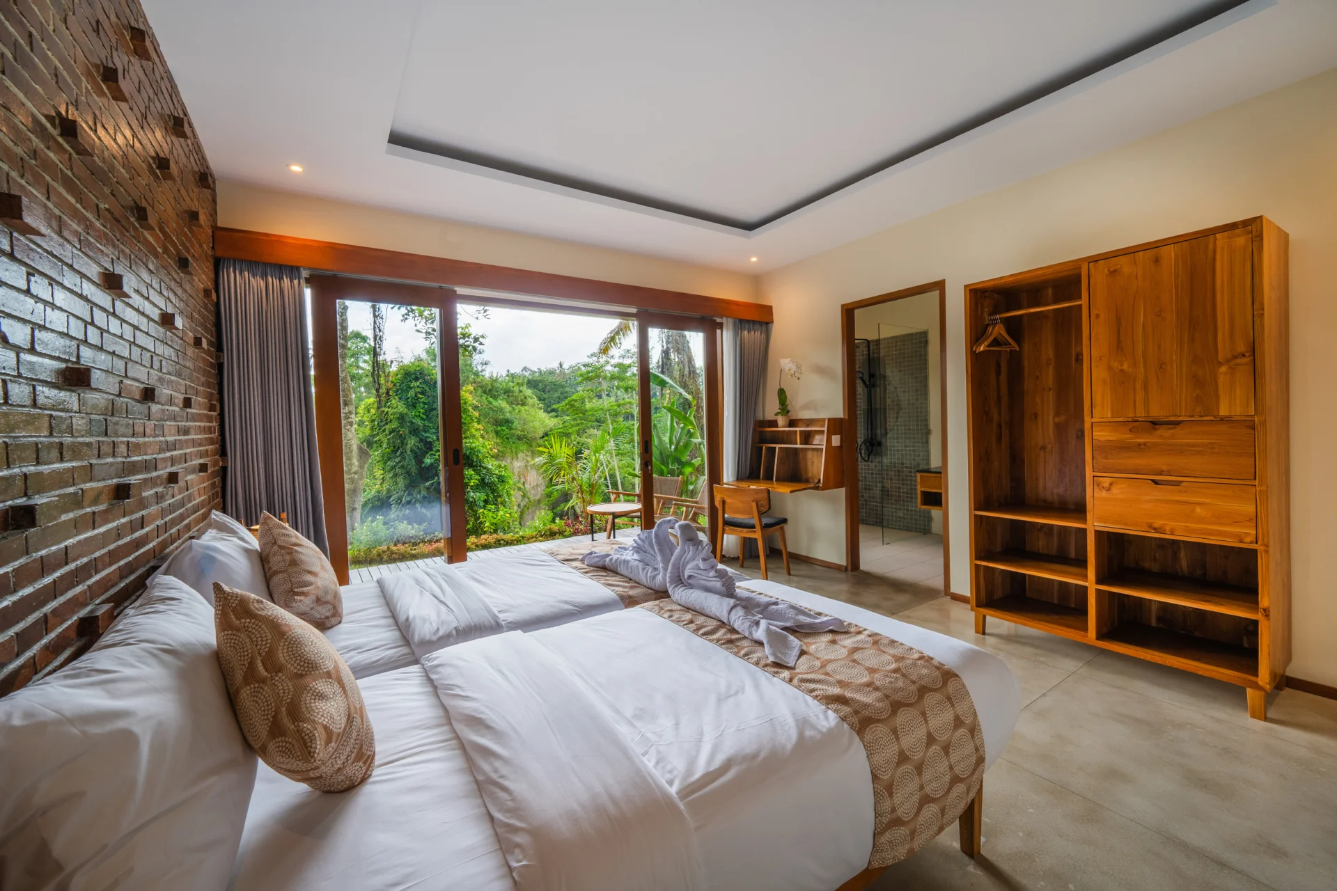 Eveuss Villa serene bedroom view